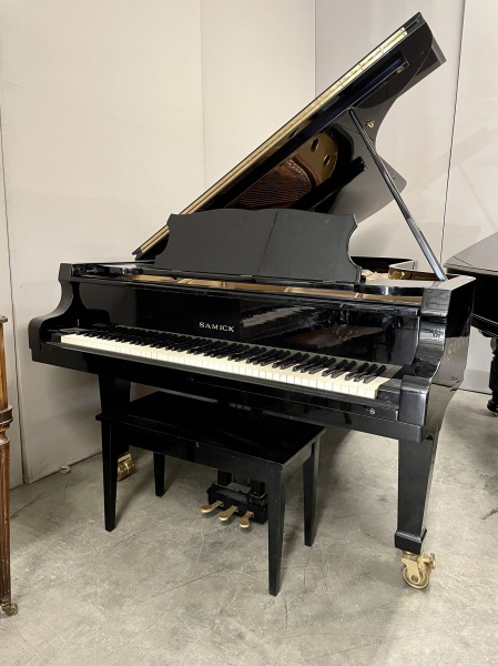 Samick SG-275 Concert Grand Piano 9'1