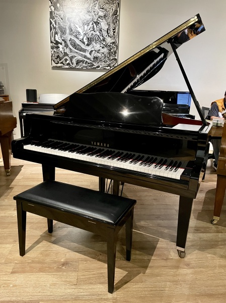 Yamaha GA1 Baby Grand Piano 4'11