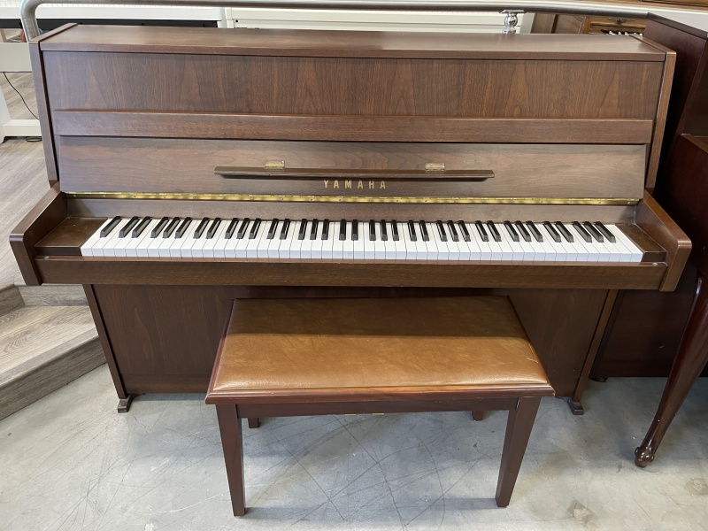 Yamaha MC108 Console Upright Piano 42 1/2