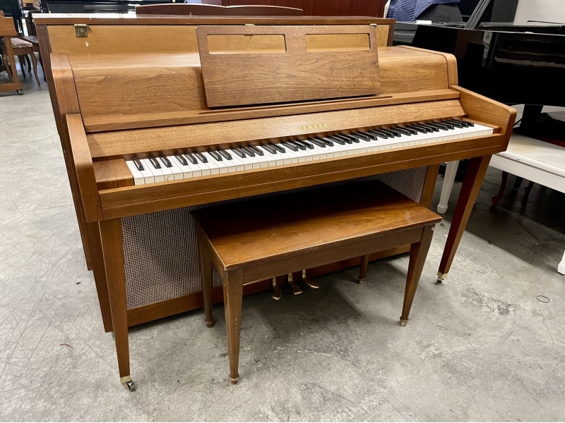 Yamaha Spinet Upright Piano 36 1/2