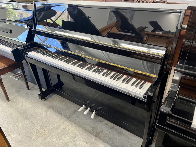 Petrof P-115 Console Upright Piano 40