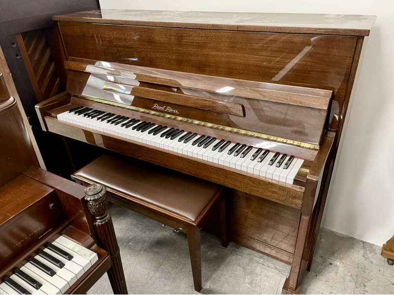Pearl River UP118 Upright Piano 46 1/2