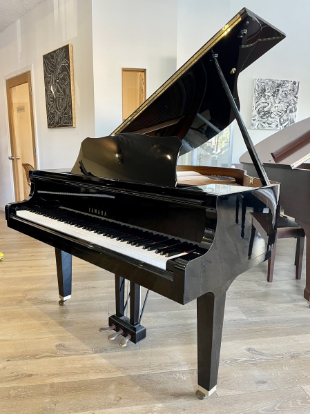 Yamaha GP1 Baby Grand Piano 5'3