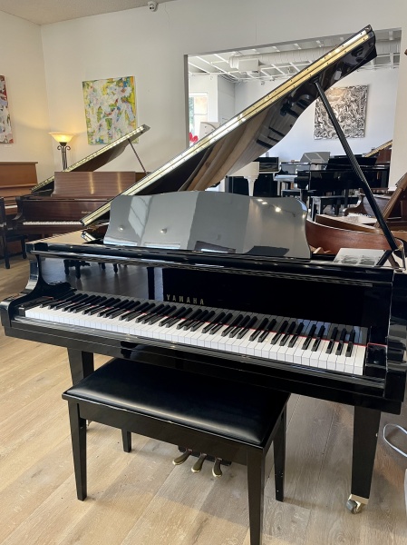 Yamaha GA1 Baby Grand Piano 4'11