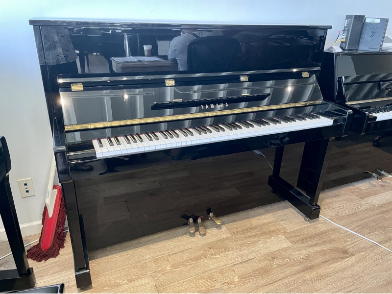 Yamaha T121 Studio Upright Piano 48