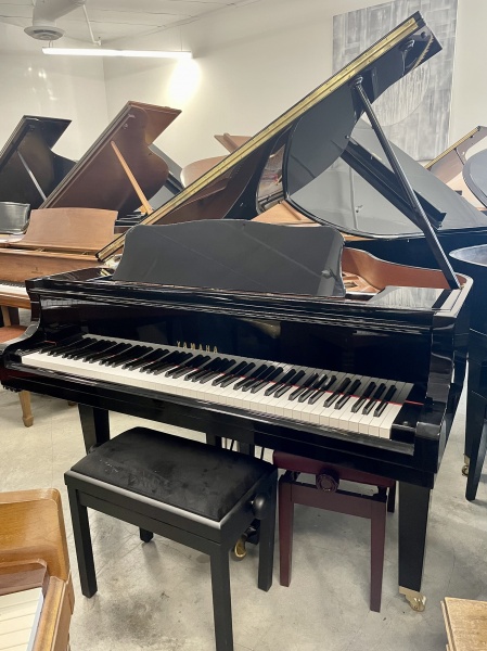 Yamaha GA1 Baby Grand Piano 4'11