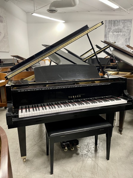 Yamaha GH1 Baby Grand Piano 5'3