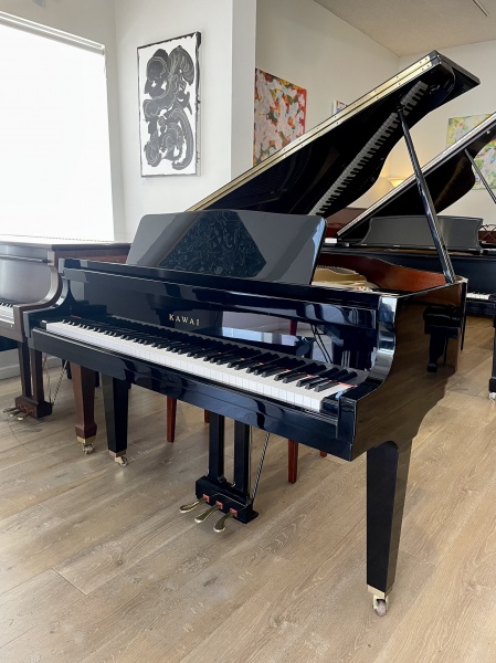 Kawai GM-2 Baby Grand Piano 5' Polished Ebony