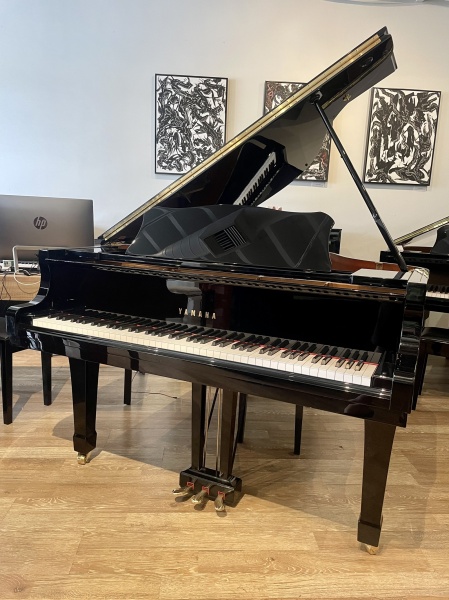 Yamaha C1 Baby Grand Piano 5'3