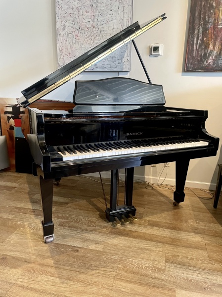 Samick SG-150 Baby Grand Piano 4'11