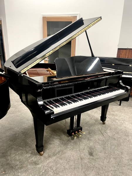 Young Chang G-150 Baby Grand Piano 4'11