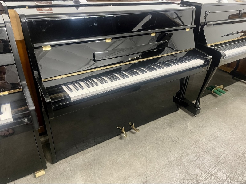 Samick S-108S Upright Piano 43