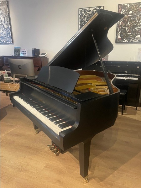 Yamaha GH1 Baby Grand Piano 5'3