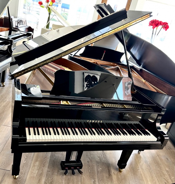 Yamaha C3 Ebony Polish 6'1