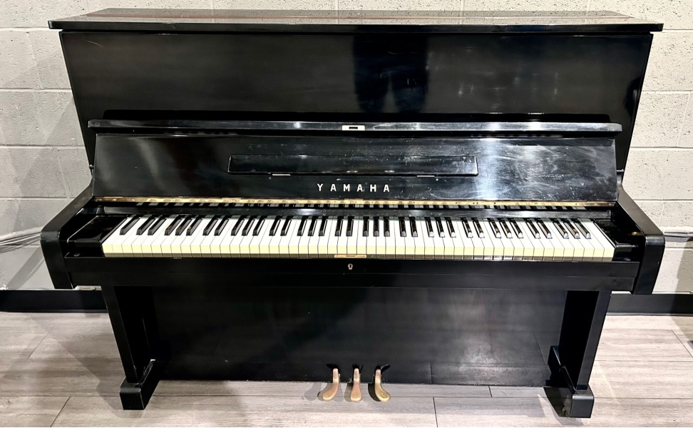 Yamaha U1 Ebony Polish 48 Upright Piano
