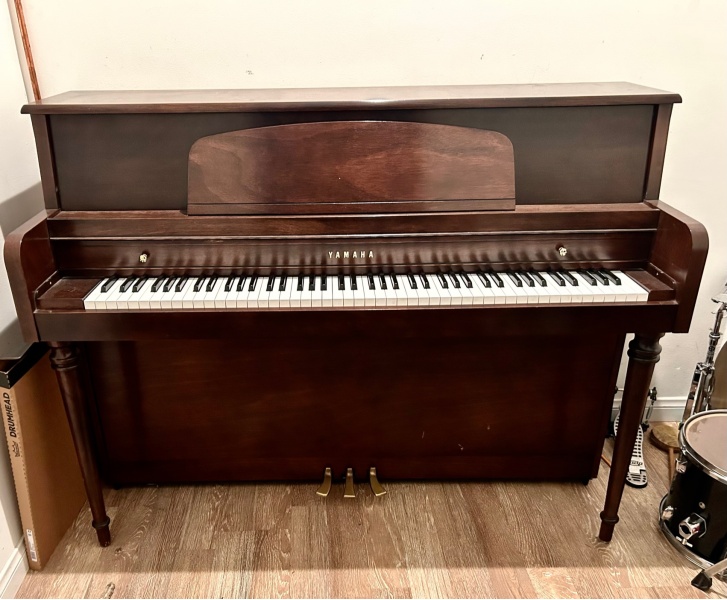 Yamaha M425 Upright Piano 44