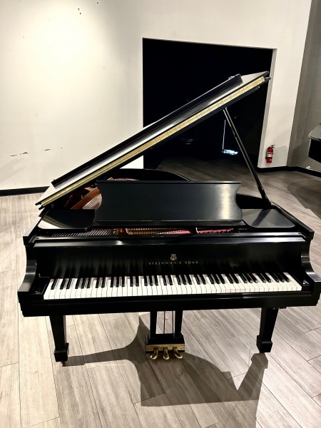 Steinway M Grand Piano 5'7