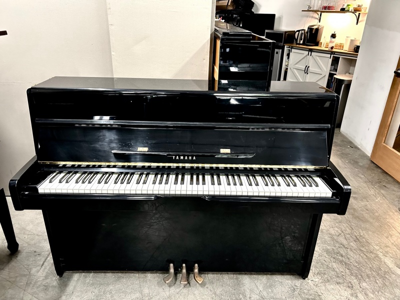 Yamaha M1 Console Upright Piano 43