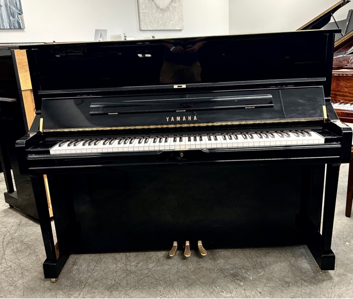 Yamaha U1 Ebony Polish 48