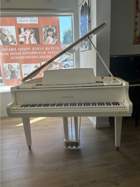 Samick SG-140A Baby Grand Piano 4'7