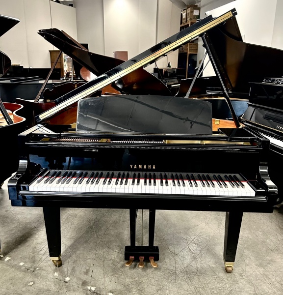 Yamaha GH1 Baby Grand Piano 5'3