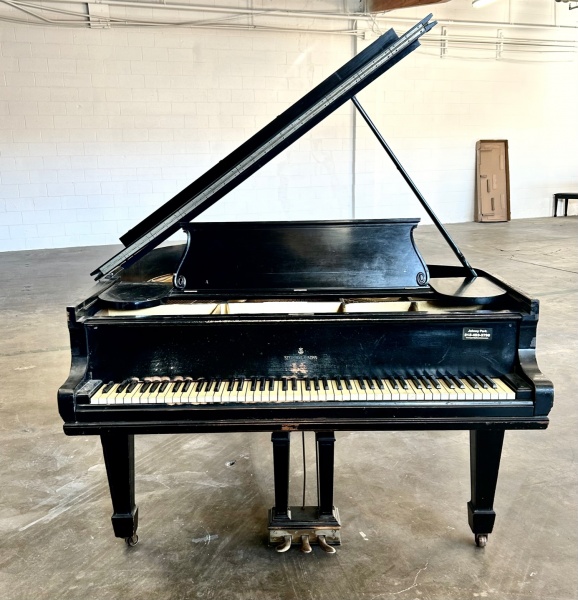 Steinway Grand Piano 5'7