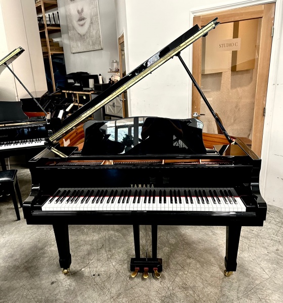 Yamaha C1 Grand Piano 5'3