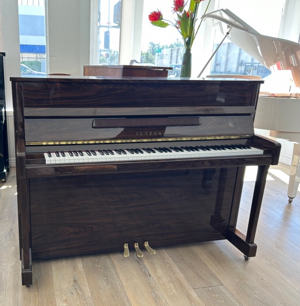 Yamaha b2PW Upright Piano 45