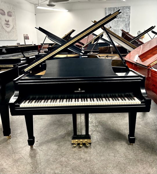 Steinway M Grand Piano 5'7