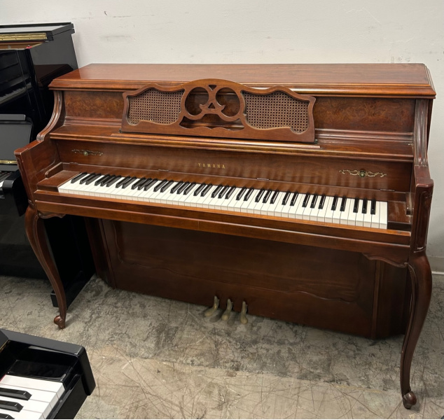 Yamaha M25 Upright Piano 43