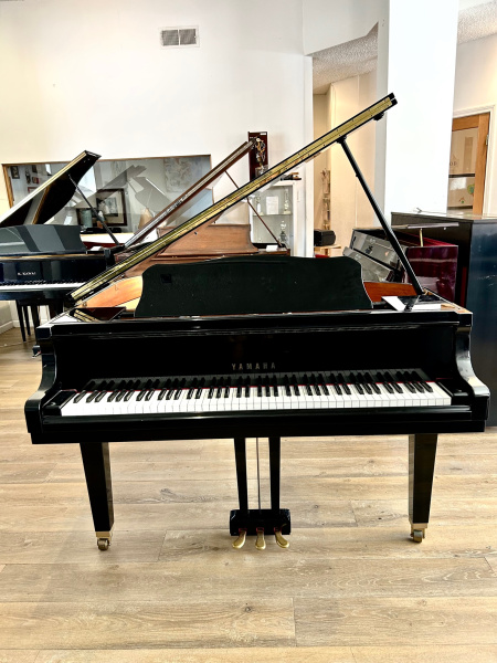Yamaha GA1E Baby Grand Piano 4'11