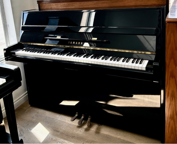 Yamaha M112 Upright Piano 44 1/2