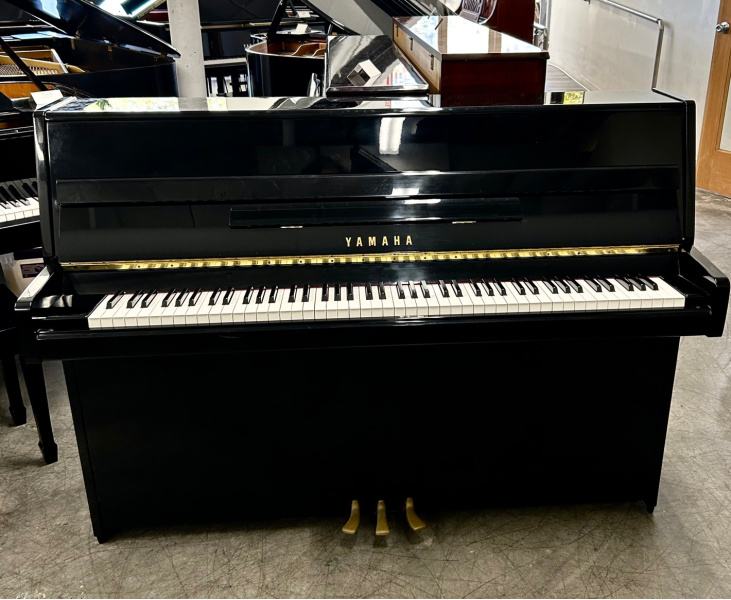 Yamaha M1E Console Upright Piano 43
