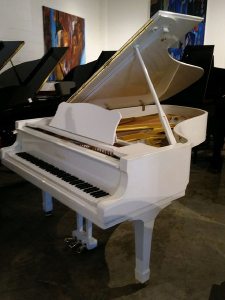 1995 young chang baby grand piano 1995 young chang baby grand piano